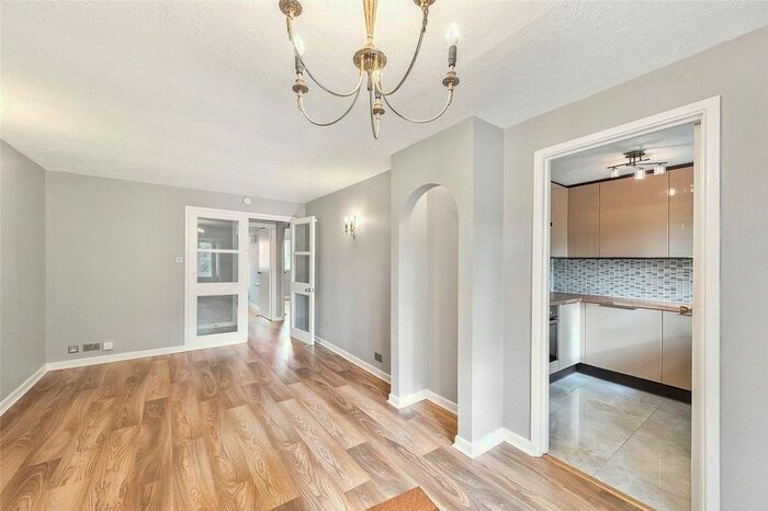 2 Bedroom Flat To Rent In St. Benedicts Close, London, SW17