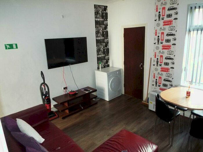 4 Bedroom Semi-Detached House To Rent In Hubert Road, Selly Oak, Birmingham, B29