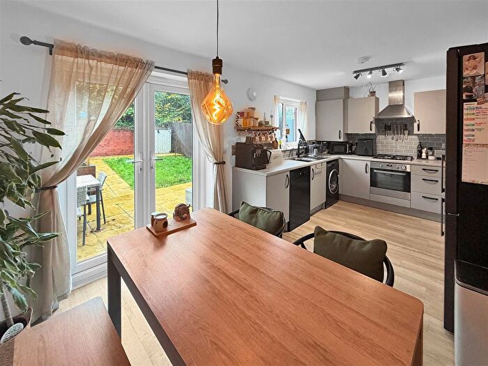 3 Bedroom Semi-Detached House For Sale In Barrow Vale, Kingsteignton, Newton Abbot, TQ12