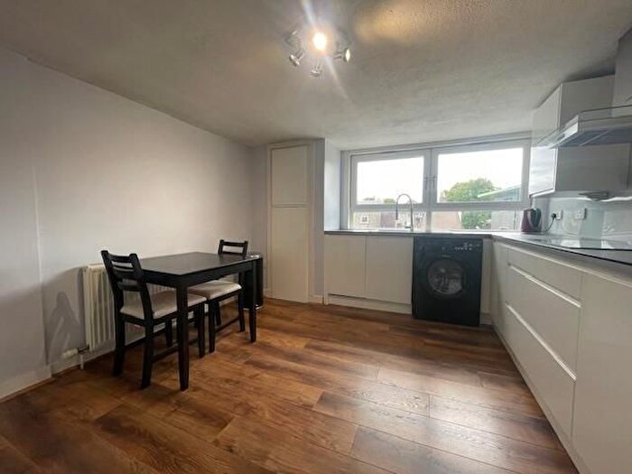 2 Bedroom Flat To Rent In Bon Accord Street, Aberdeen, AB11