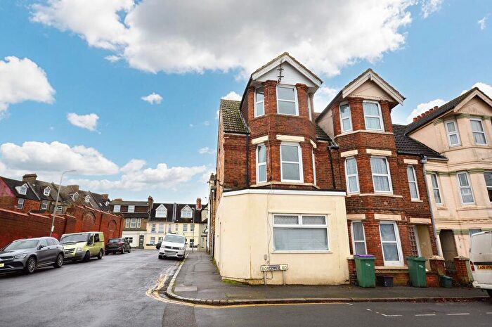 2 Bedroom Maisonette For Sale In Boscombe Road, Folkestone, CT19