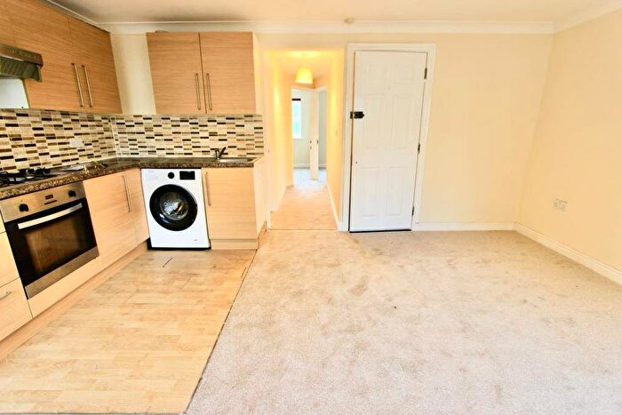 2 Bedroom Flat To Rent In Pickard Close, London, N14