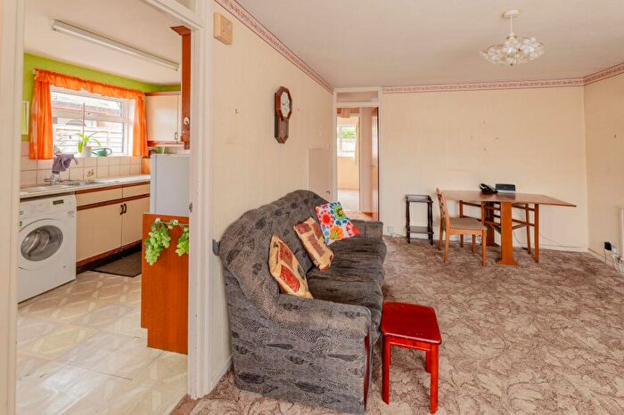 2 Bedroom Detached Bungalow For Sale In Copthorne Road, Kidlington, OX5