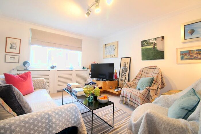 2 Bedroom Flat To Rent In Kimptons Mead, Potters Bar EN6