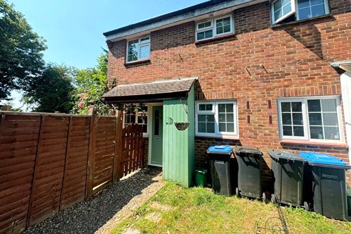1 Bedroom End Of Terrace House To Rent In Chertsey, Surrey, KT16