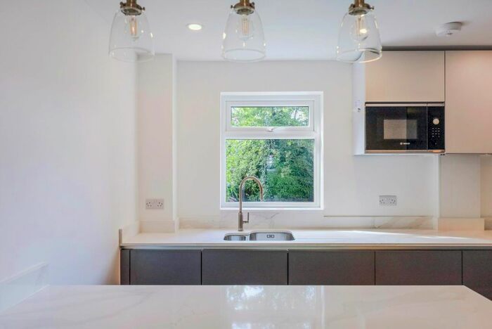 1 Bedroom Flat To Rent In Mill Road, Epsom, KT17