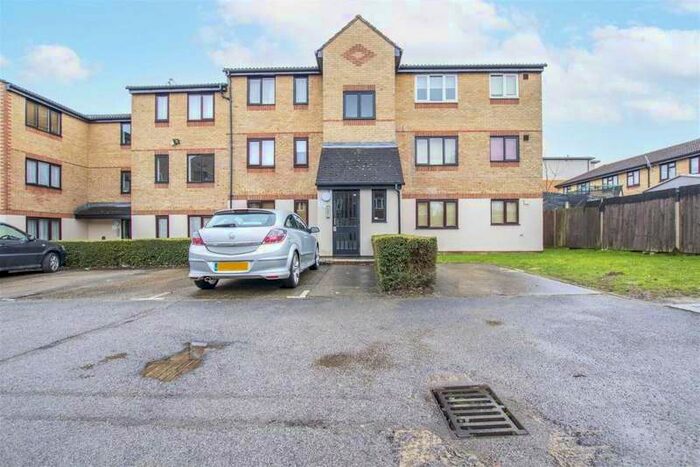 1 Bedroom Property To Rent In Linwood Crescent, Enfield, Middlesex EN1