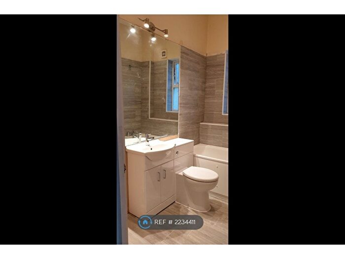 1 Bedroom Flat To Rent In Berrylands Road, Surbiton, KT5