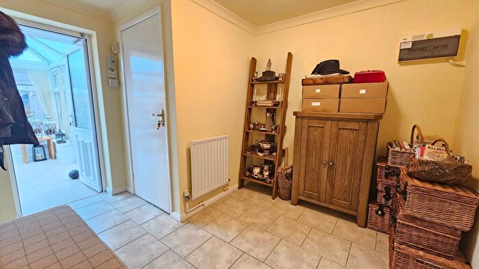2 Bedroom Detached Bungalow For Sale In Maple Grove, Heckington, NG34