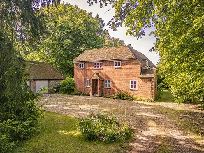 4 Bedroom Detached House For Sale In Greenways, Upper Basildon, RG8