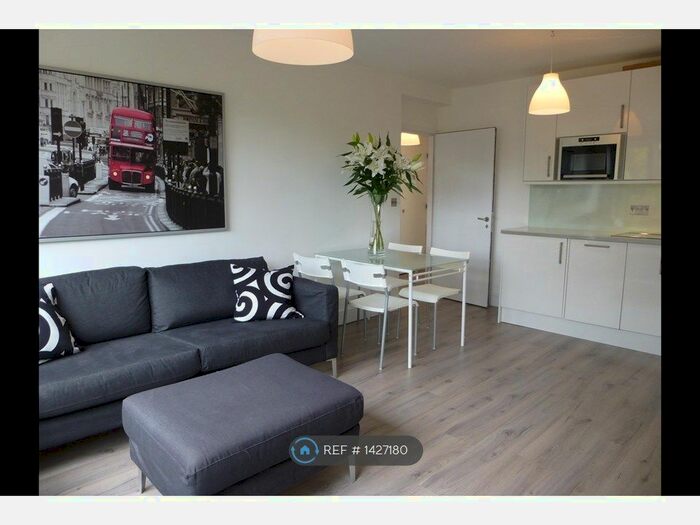 2 Bedroom Flat To Rent In Larkhall Lane, London, SW4