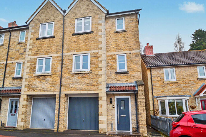 4 Bedroom House To Rent In Yeates Court, Clevedon, BS21
