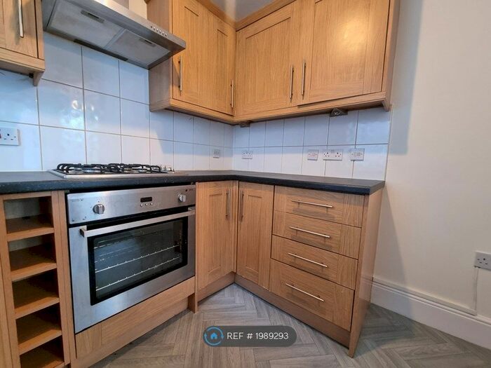 2 Bedroom Flat To Rent In Sefton Road, Wirral, CH62