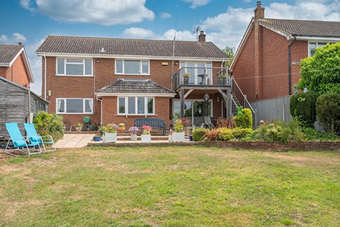 4 Bedroom Detached House For Sale In Priory Road, St. Olaves, NR31