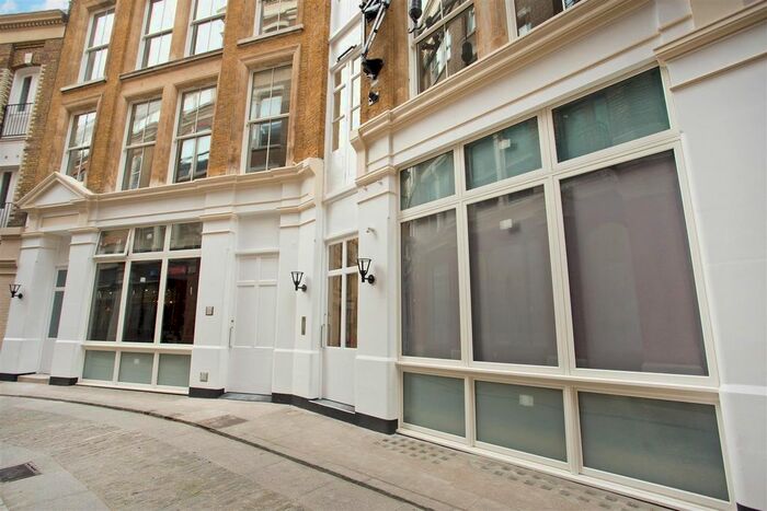 1 Bedroom Property To Rent In Ludgate Square, London, EC4M