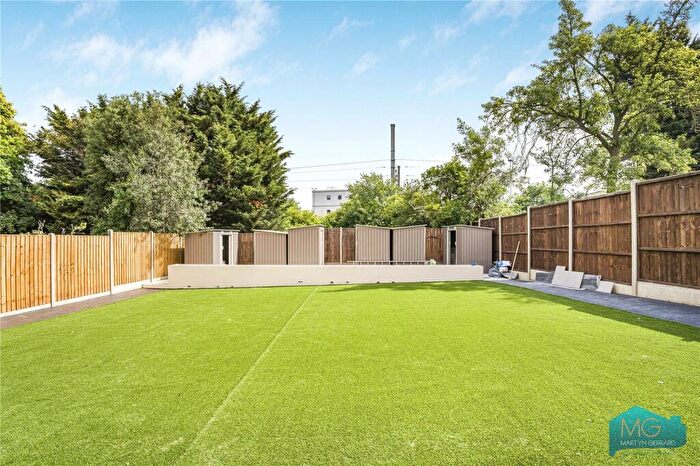 2 Bedroom Apartment For Sale In Beaconsfield Road, London, N11