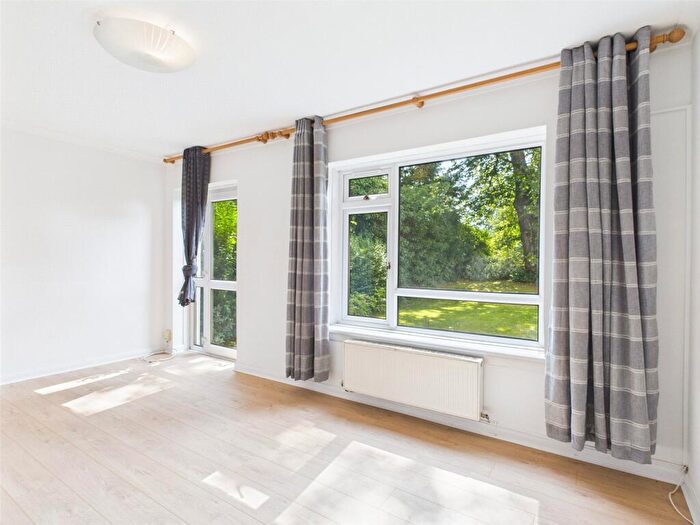 2 Bedroom Apartment To Rent In Falcon Court, Edinburgh, EH10