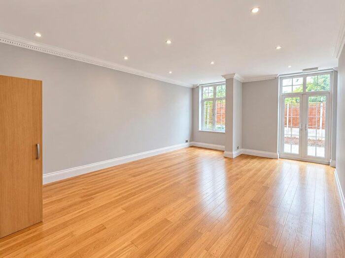 5 Bedroom Semi-Detached House To Rent In Neeld Crescent, Hendon, London, NW4
