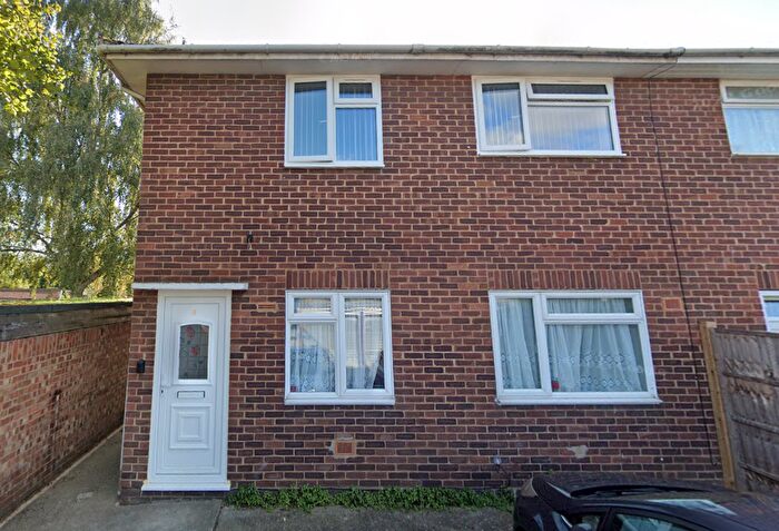 2 Bedroom Flat To Rent In Haven Close, Hayes, UB4