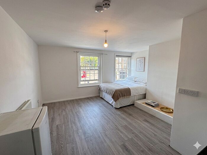 Studio To Rent In Edgware, HA8