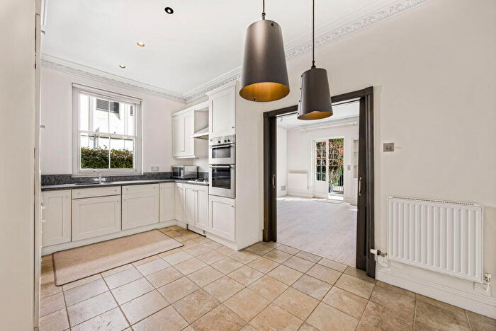3 Bedroom Apartment For Sale In Douglas House, Vittoria Walk, Cheltenham, GL50