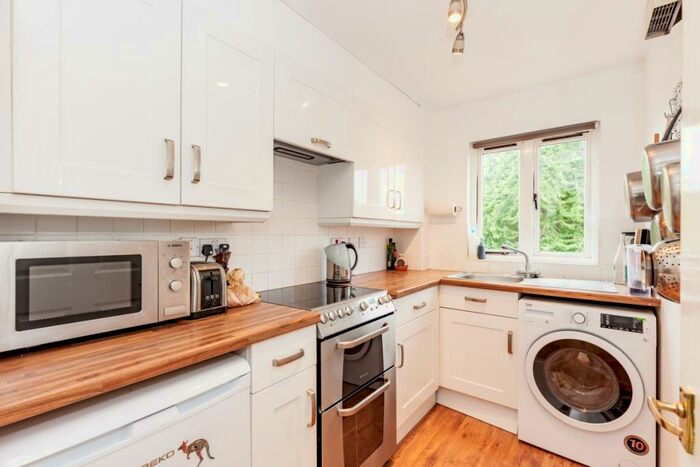 1 Bedroom Maisonette To Rent In Pheasant Walk, Littlemore, OX4