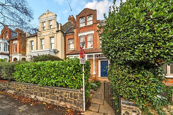 2 Bedroom Flat For Sale In Weston Park, Crouch End, London, N8