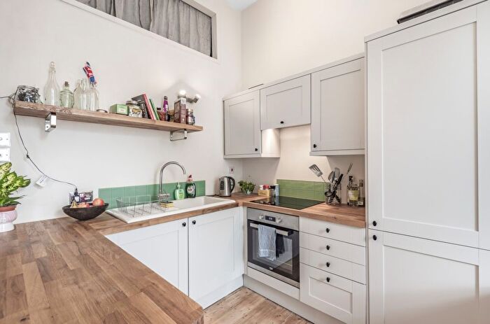 2 Bedroom Flat To Rent In Acre Lane, London, SW2
