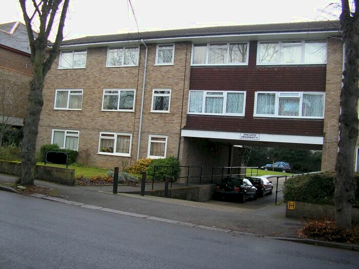 2 Bedroom Flat To Rent In Camborne Road, Sutton, SM2