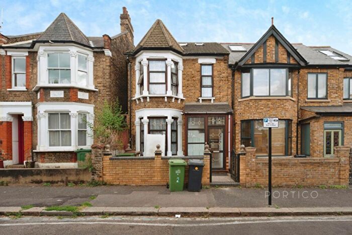 6 Bedroom Semi-Detached House To Rent In Chesterfield Road, E10