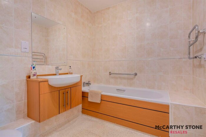 1 Bedroom Apartment For Sale In Booth Court, Handford Road, Ipswich, IP1