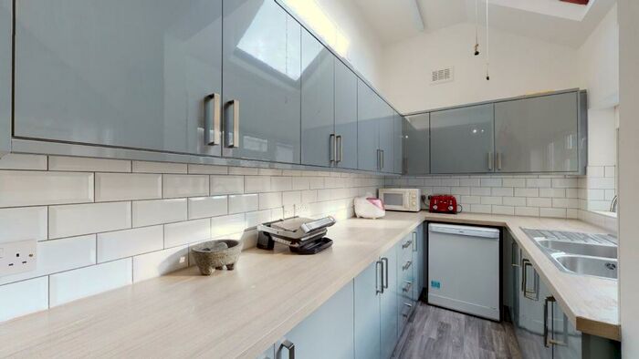8 Bedroom House To Rent In - Clementson Road, Crookes, S10