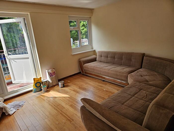 3 Bedroom Maisonette To Rent In Aldriche Way, Chingford, E4