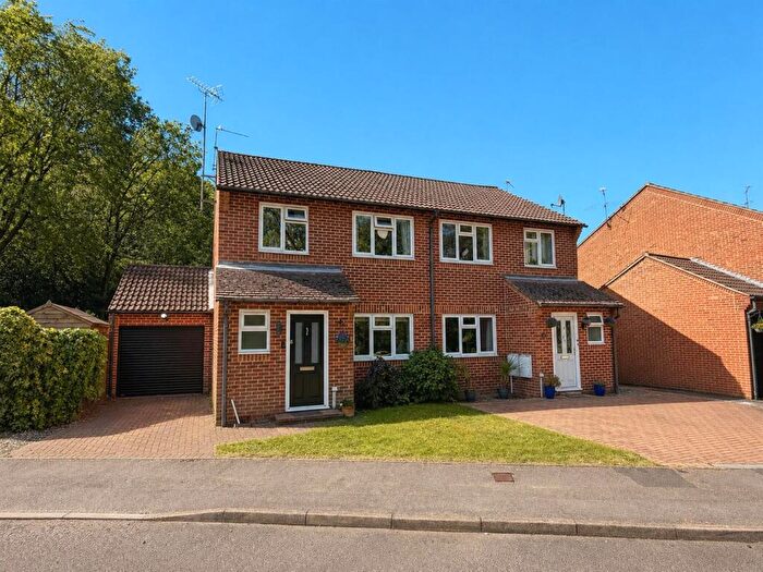 3 Bedroom Semi-Detached House For Sale In Marlborough View, Farnborough, GU14