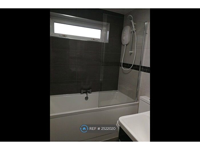 1 Bedroom Flat To Rent In Tatton Court, Manchester, M14