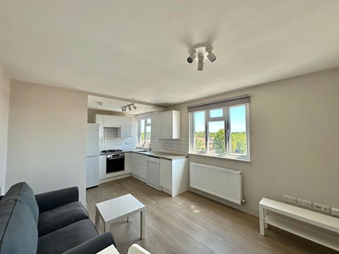 1 Bedroom Flat To Rent In Long Lane, Hillingdon, Uxbridge, UB10