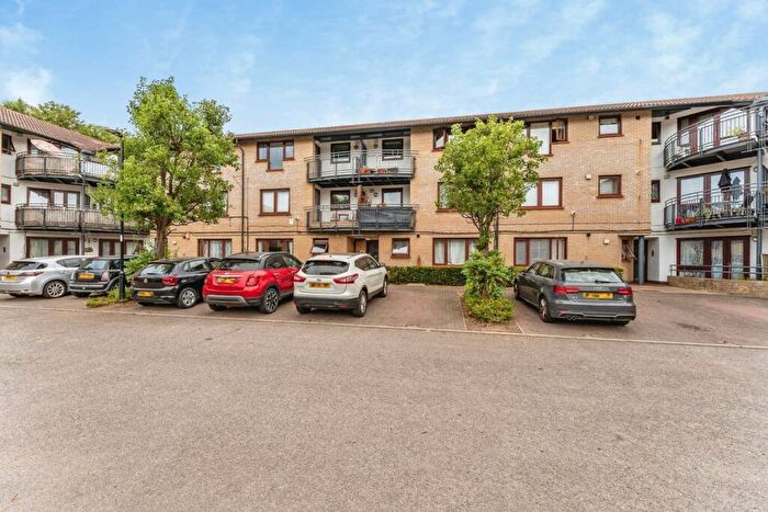 1 Bedroom Apartment For Sale In Shapland Way, London, N13