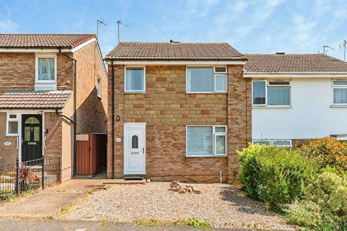 3 Bedroom Semi-Detached House For Sale In Blaydon Walk, Wellingborough, NN8