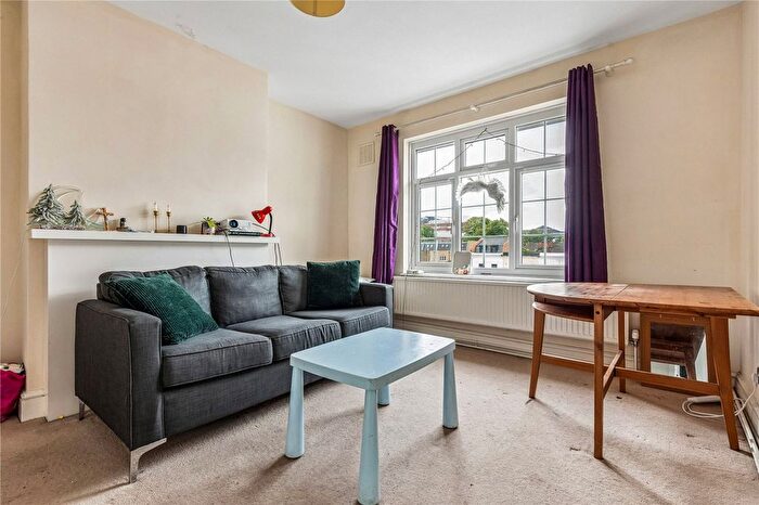 3 Bedroom Flat For Sale In Fountain Road, London, SW17