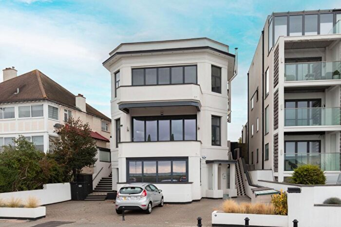 3 Bedroom Flat For Sale In Chalkwell Esplanade, Westcliff-On-Sea, SS0