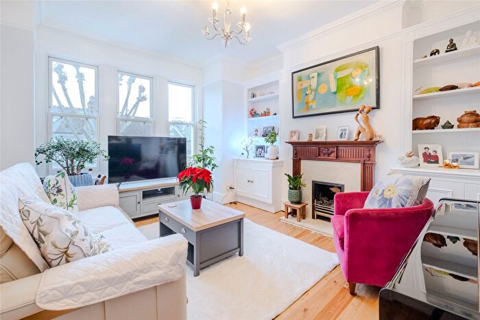 4 Bedroom Maisonette For Sale In Harborough Road, London, SW16