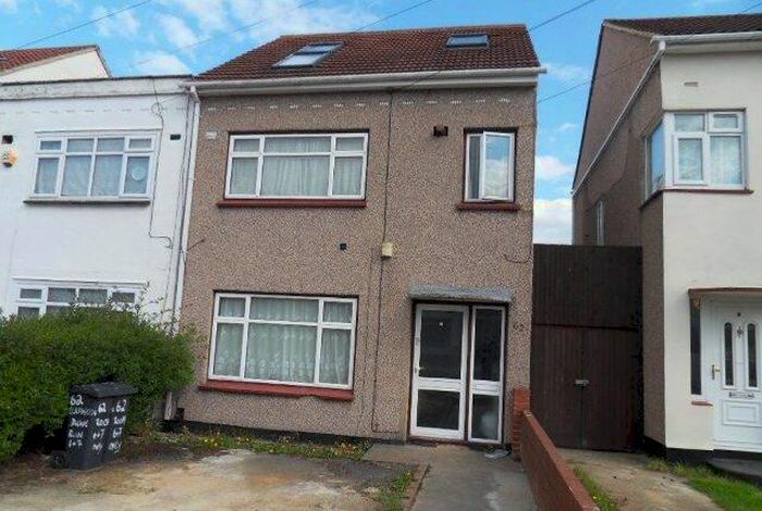 Studio To Rent In Gledwood Drive, Hayes, Middlesex, UB4