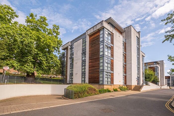 2 Bedroom Flat To Rent In Whitelands Crescent, SW18