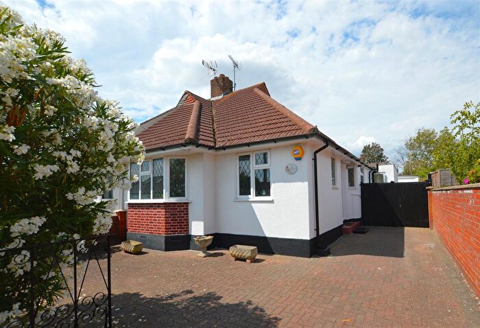 3 Bedroom Bungalow For Sale In Woodlawn Crescent, Whitton, TW2
