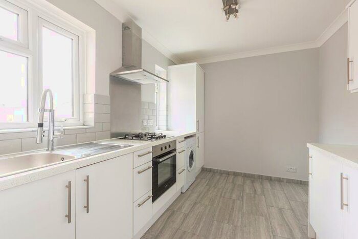 1 Bedroom Flat To Rent In Churchfield Road, Walton-on-Thames., KT12