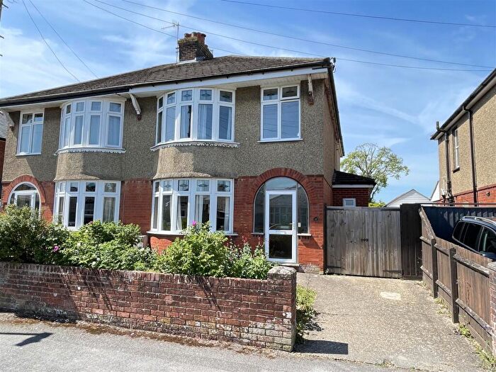 3 Bedroom Semi-Detached House For Sale In Heath Road, Salisbury, SP2