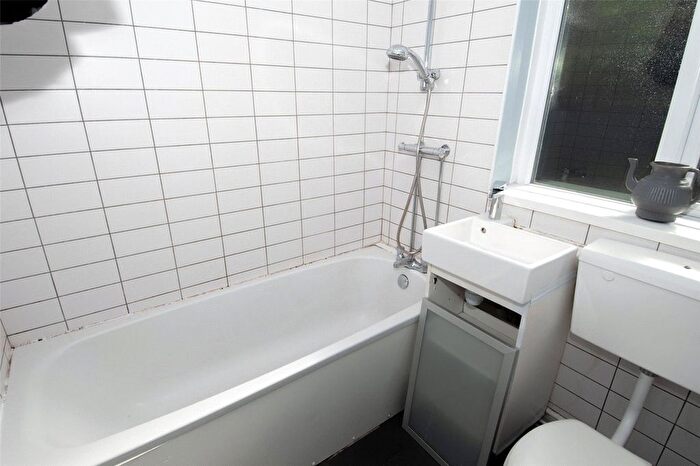 2 Bedroom End Terrace House To Rent In May Avenue, Runcorn Road, Balsall Heath, Birmingham, B12