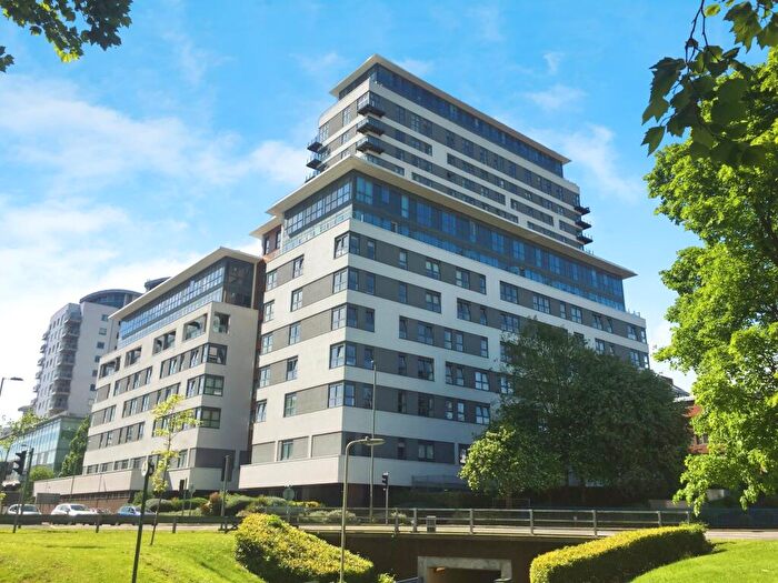 1 Bedroom Apartment To Rent In Skyline Plaza, Basingstoke, RG21