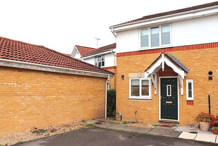 2 Bedroom End Of Terrace House For Sale In Richmond Close, Farnborough, GU14