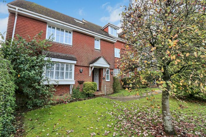 3 Bedroom Maisonette To Rent In Little Park, Durgates, Wadhurst, TN5